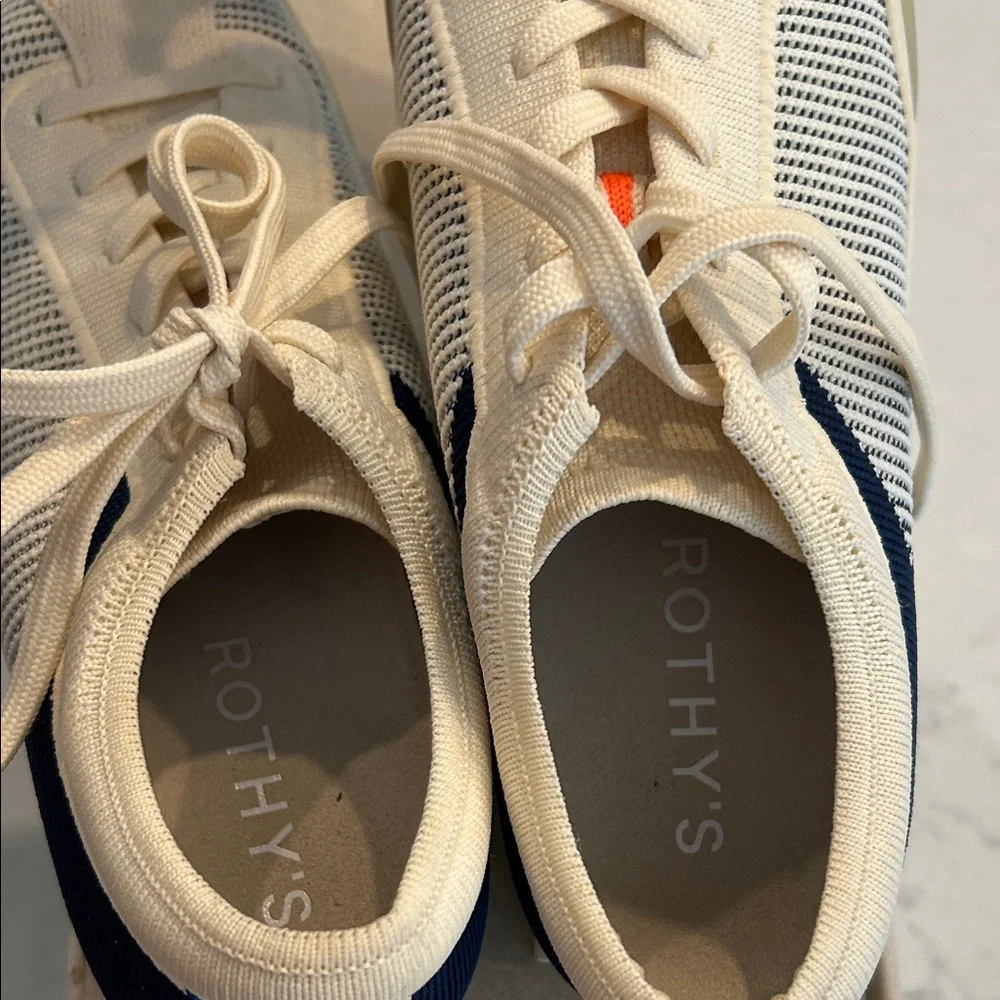 VG Rothy's Knit Lace-Up Sneaker in Cream & Navy (sz 8.5) - Picture 5 of 7
